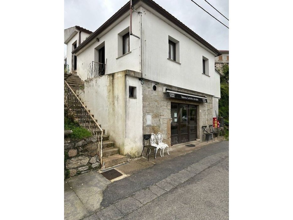 Espaço comercial em Riba de Mouro, Monção