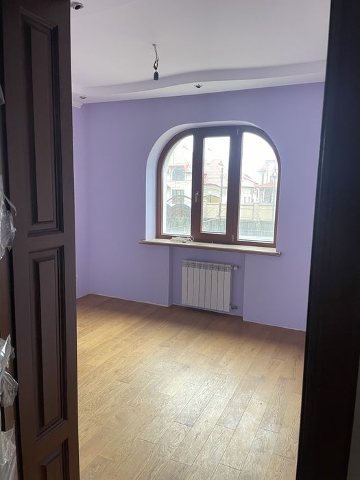 Будинок з прилеглою земельною ділянкою