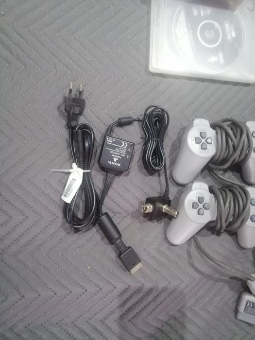 Playstation 1 completa com jogos e comandos