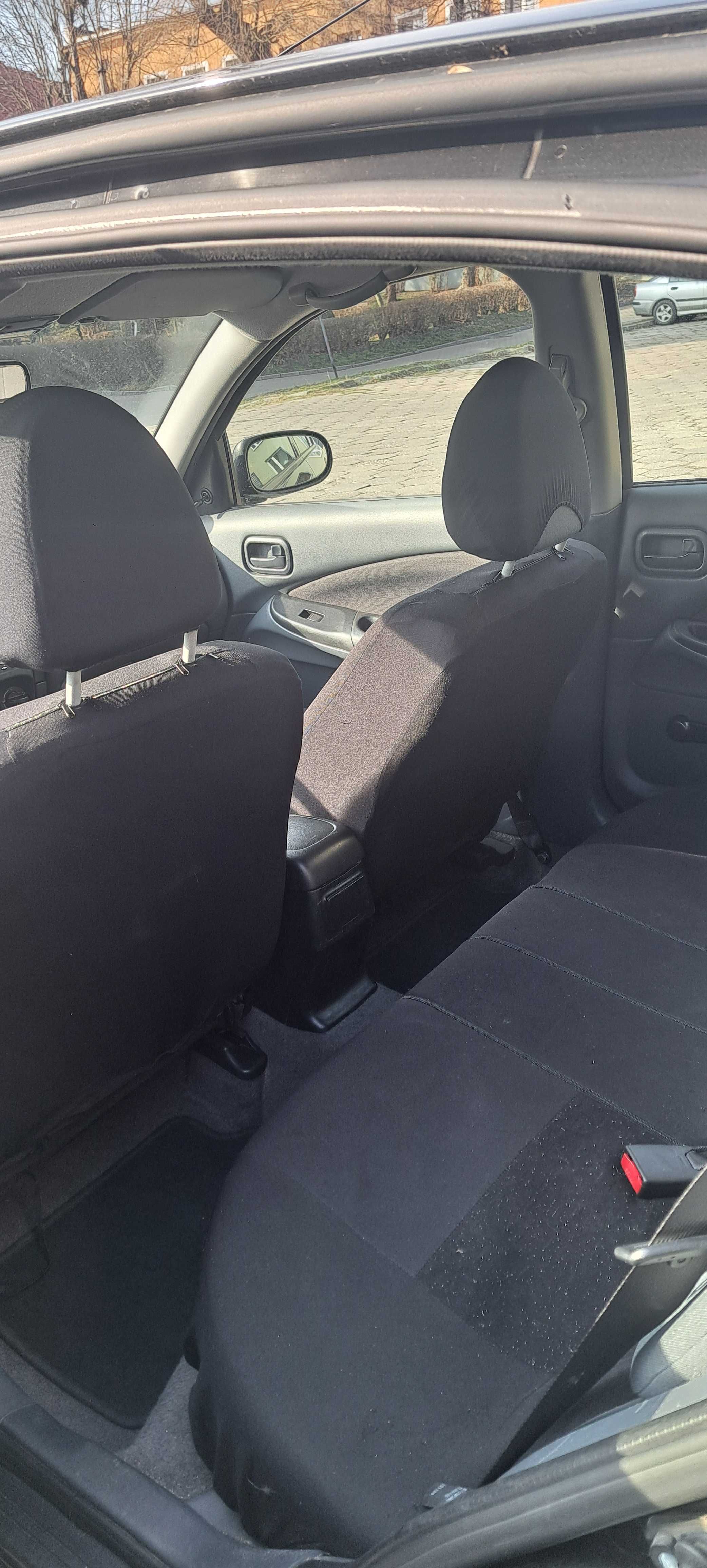 Nissan Almera 1.5  n16 Hatchback