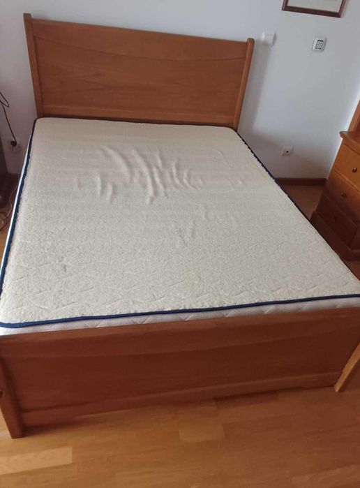 Cama de Casal em madeira maciça (cerejeira)