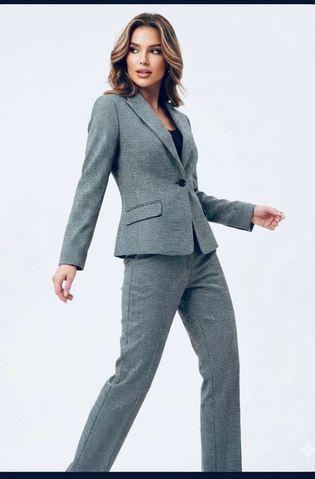 Елегантний костюм Intrend від МaxMara