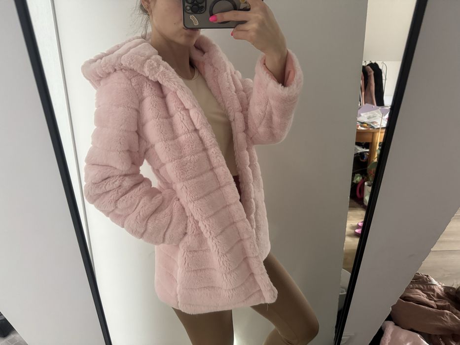 Płaszczyk kurtka mis futerko pudrowy róż