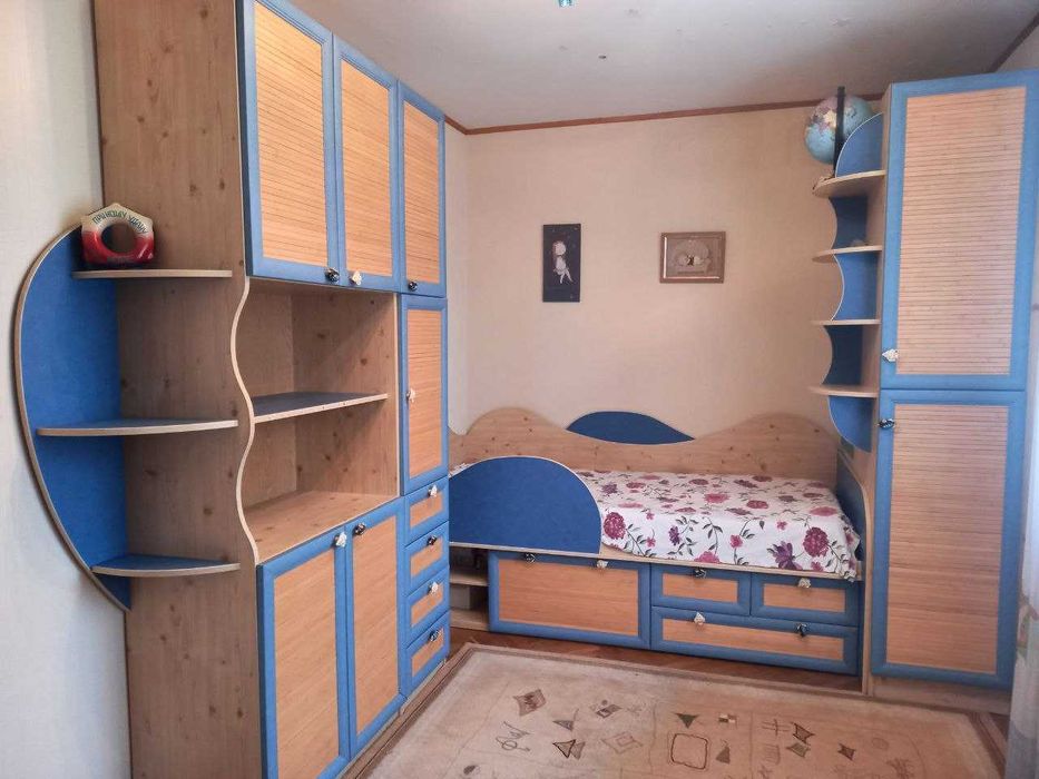 Мебель в детскую. Кровать, шкафы, стол