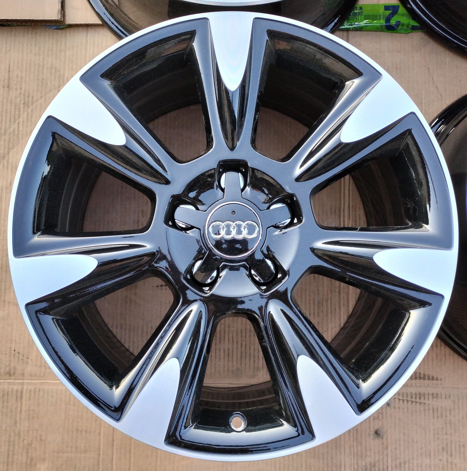 Felgi Oryginał Audi A3 A4 A5 A6 A8 7,5x17 ET28 5x112 8K0