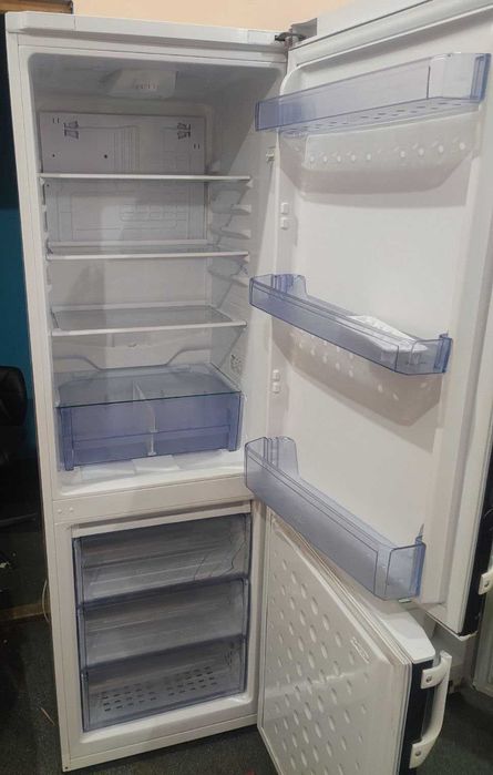 Холодильник двухкамерный BEKO