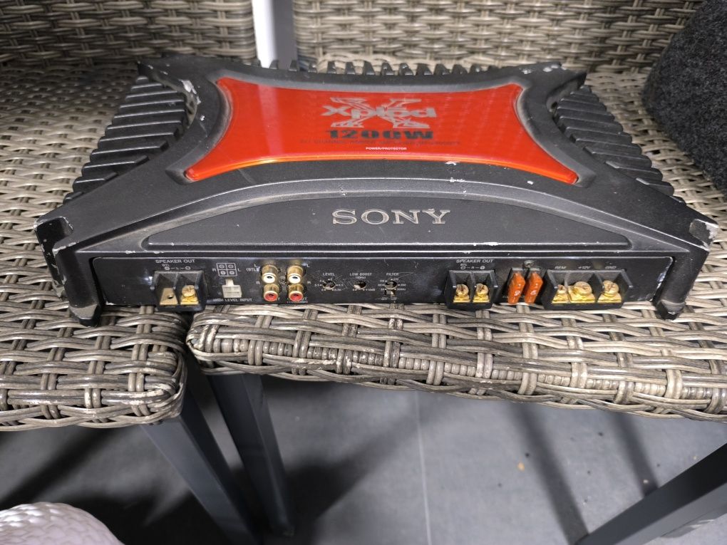 Subwoofer/amplificador