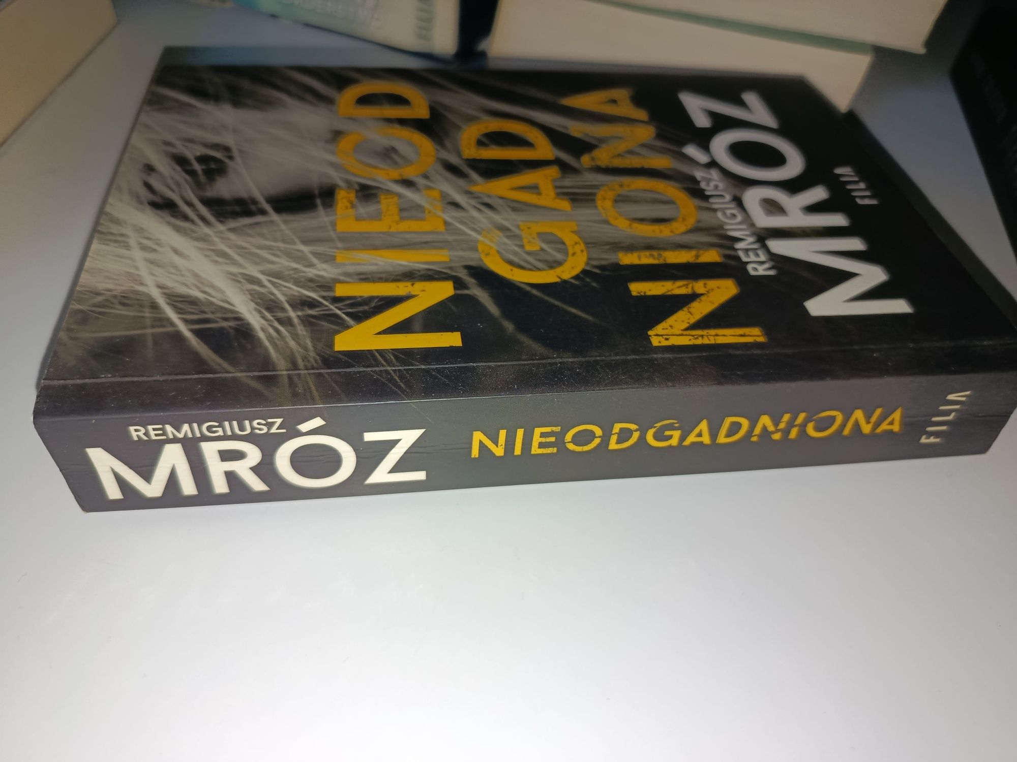 R.Mróz ,,Nieodgadniona,,