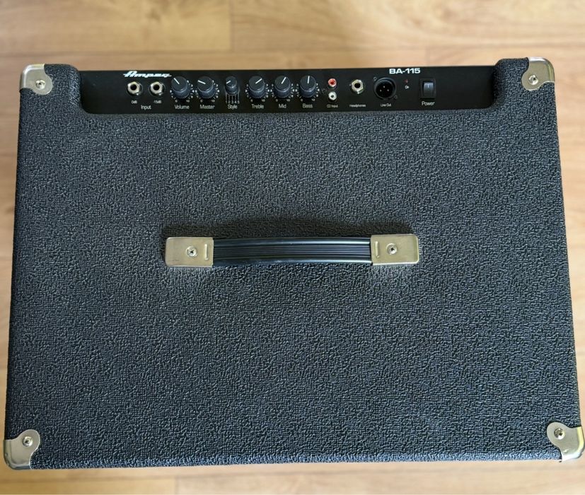 Ampeg BA 115 Combo basowe