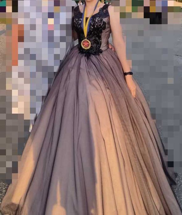 Вечірня сукня в гарному стані