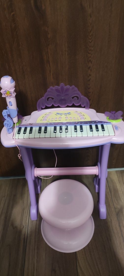 Pianino dla dziewczynki z mikrofonem
