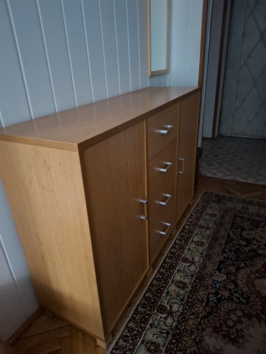 Sprzedam komodę o wymiarach 138cm szer  95cm wys 40 cm głębokość.