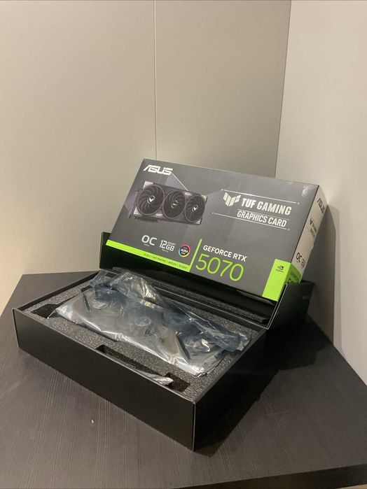 Asus GeForce RTX 5070 OC Edition TUF Gaming 12 GB GDDR6X