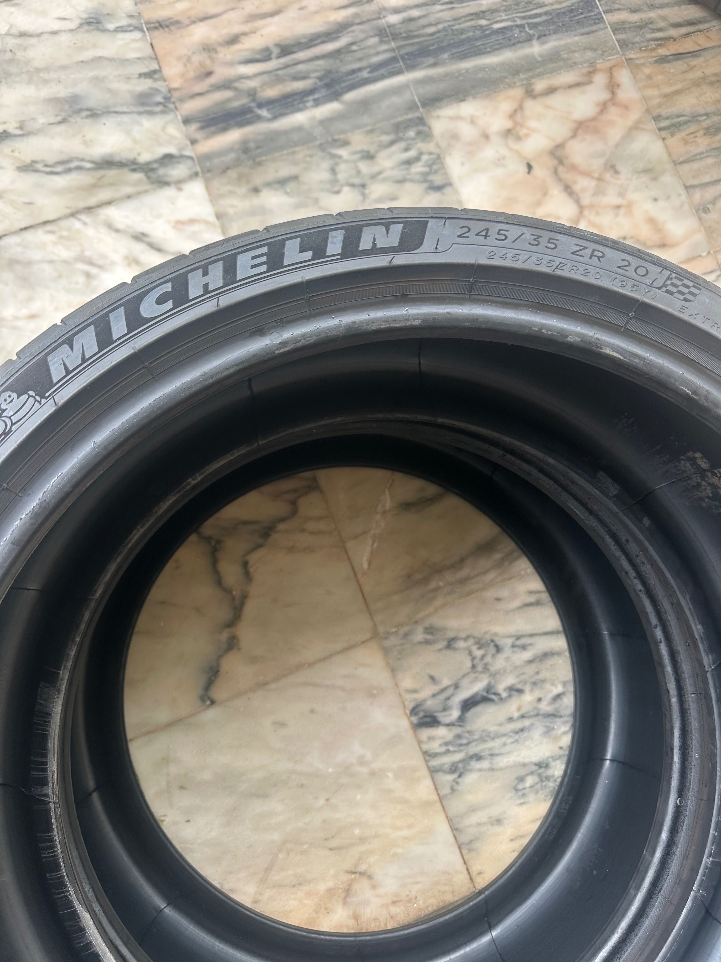 Pneus Michelin 245/35 R20