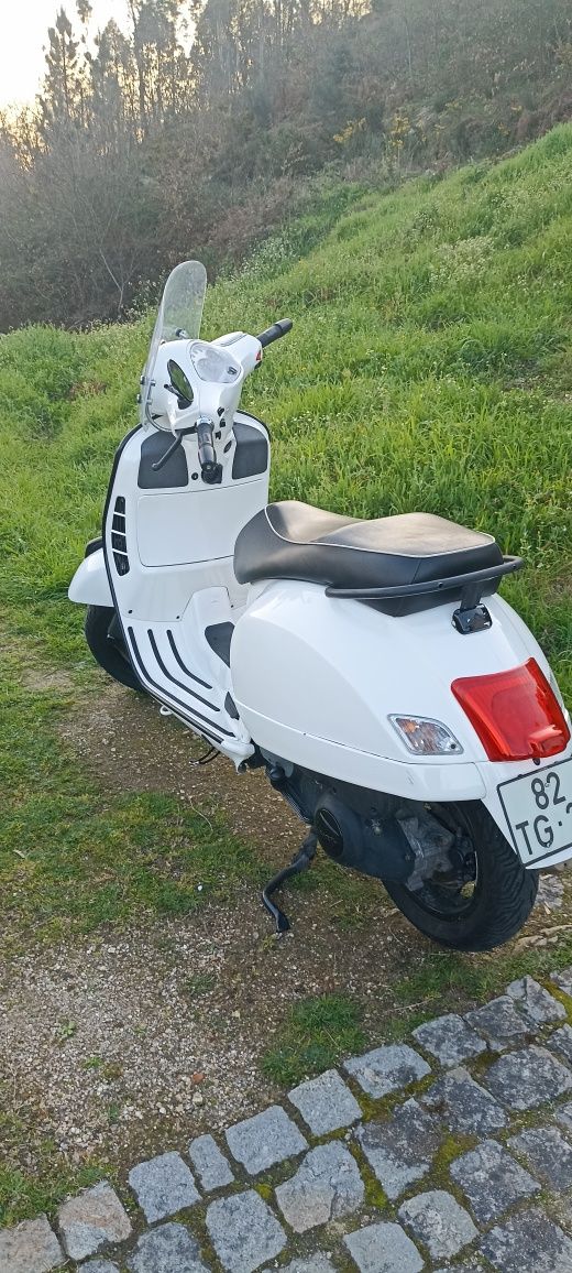 Vespa 300 muito estimada.