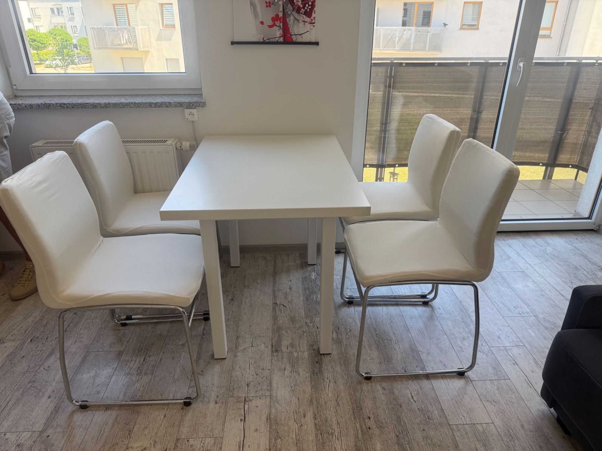 Zestaw stół plus 4 krzesła  solidne wykonanie biale