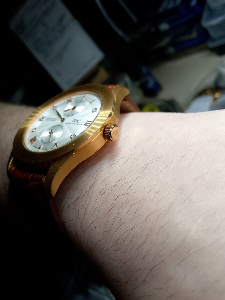 Часова майстерня продає годинник IWC SCHAFFHAUSEN CHRONOGRAPH