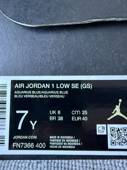 Buty damskie Jordan 1 Low SE Aquarius Blue r. 40 błękitne