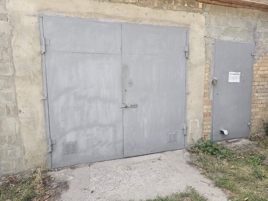 Ворота гаражні металеві