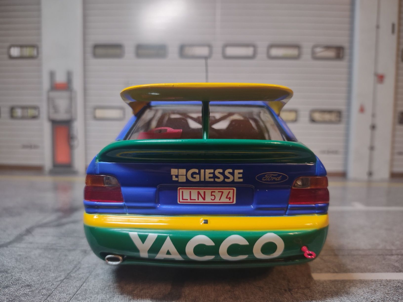 1:18 Ford Escort RS Cosworth UT idealny