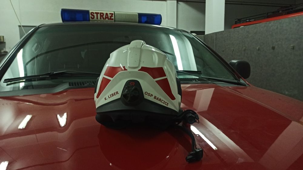 Naklejki na hełm czerwony odblask