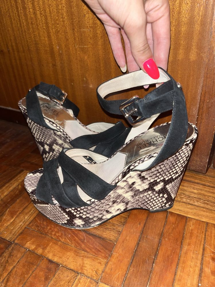 Sapatos de salto Michael Kors