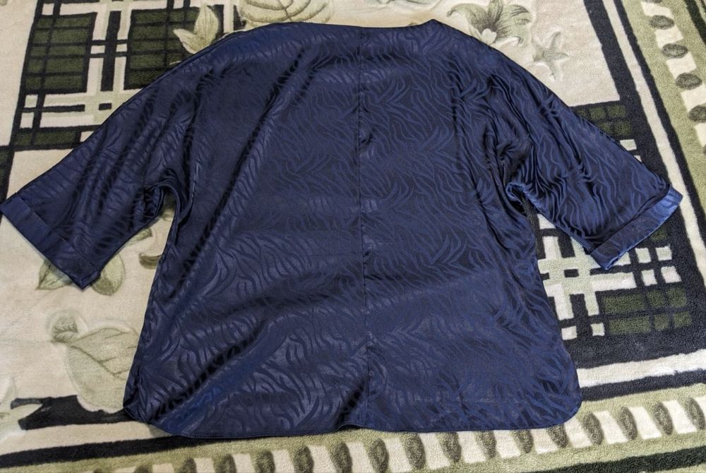 Блуза темно- синього кольору