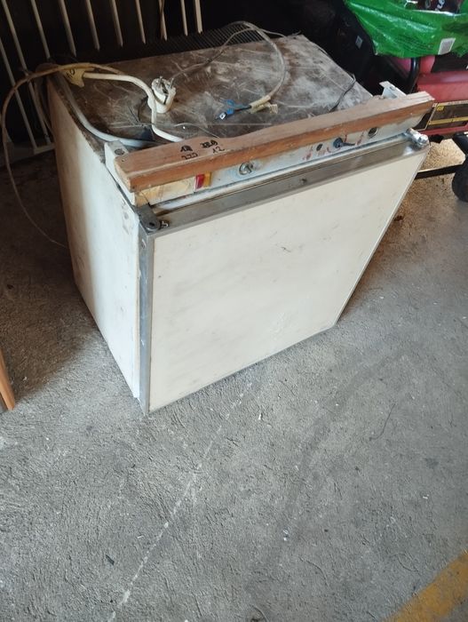 Lodówka  na 12wolt i 220w kemping naprawa