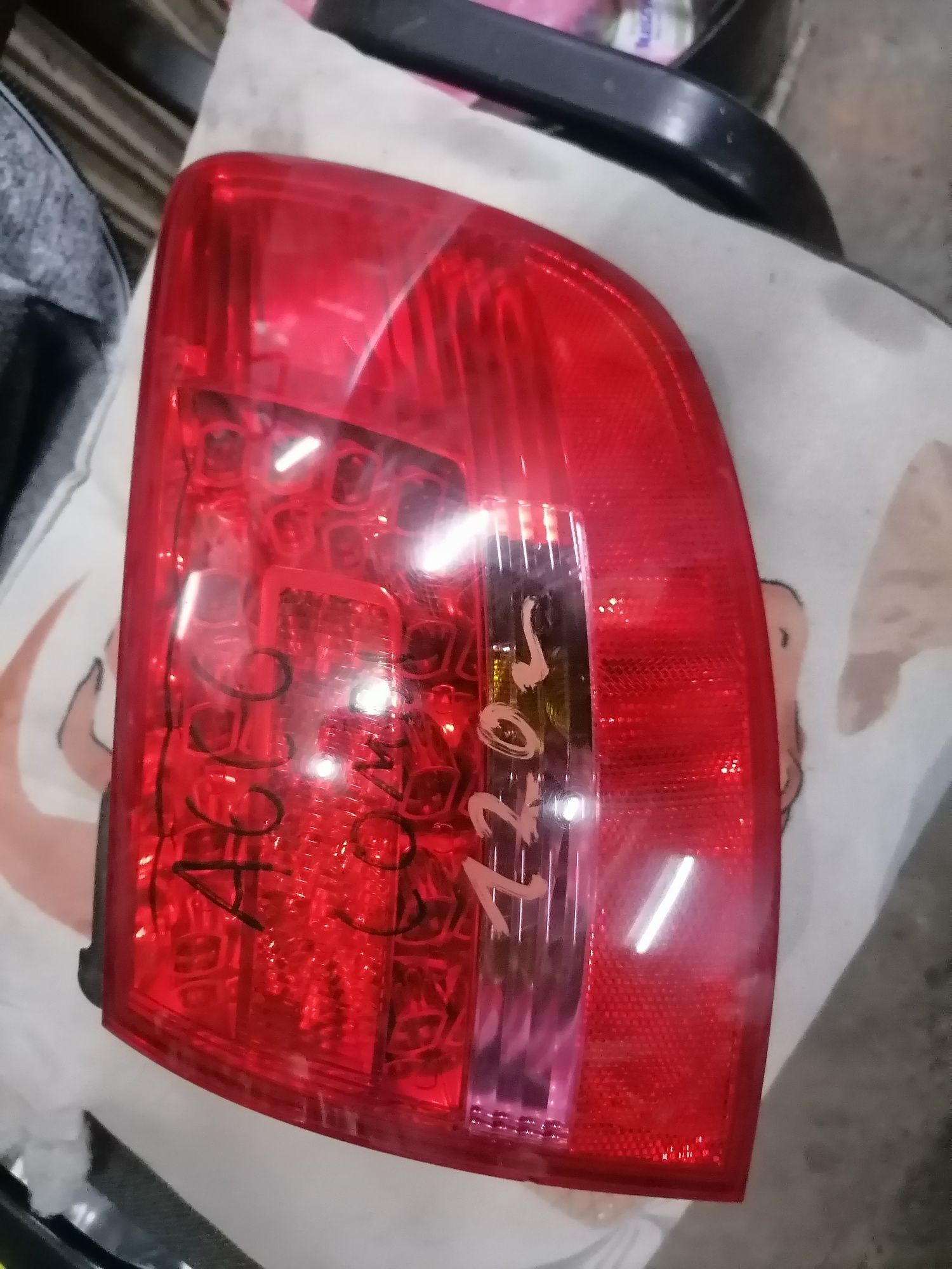 Lampa tylnia audi a6 c6 kombi