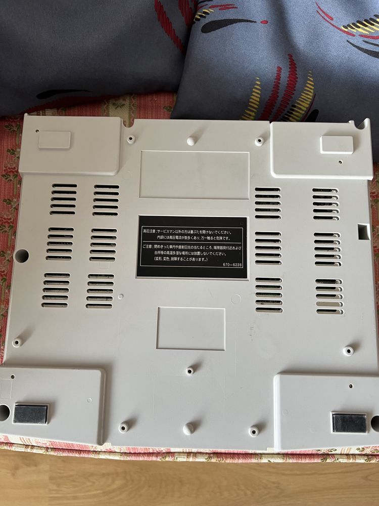 Consola Sega Saturn japonesa com comando (adaptada a 220v)