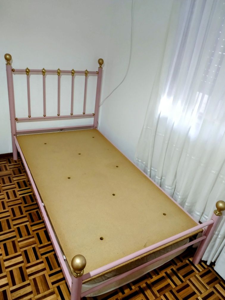 Cama ferro solteiro