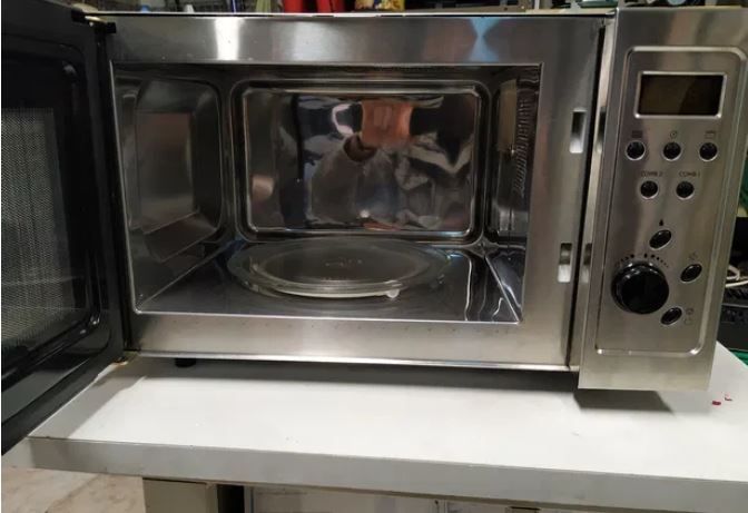 Microondas em inox com grill, avariado, peças