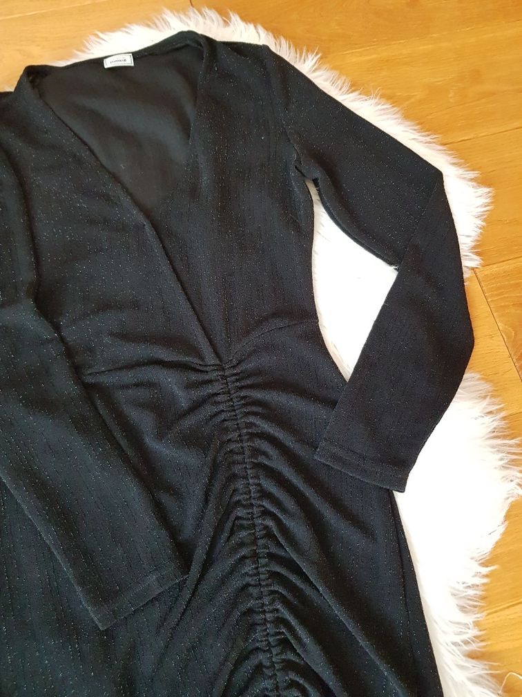 Czarna mini dopasowana obcisła sukienka głęboki dekolt seksowana M 38