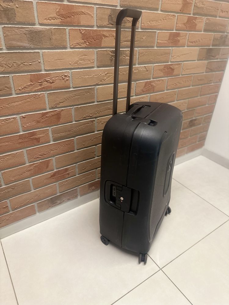 Walizka kabinowa Delsey Paris Moncey 48L czarna