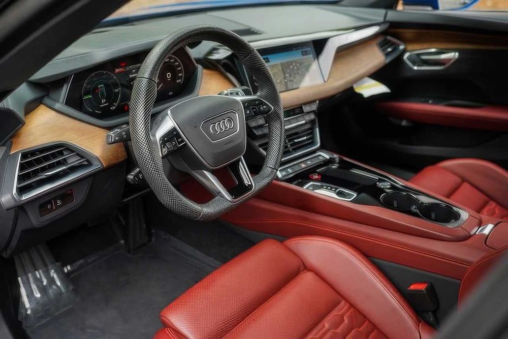 Audi e-tron GT      2023