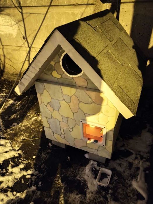 Будиночок для вуличних котів та кішок