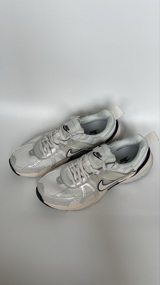 Оригінальні кросівки Nike V2K Run