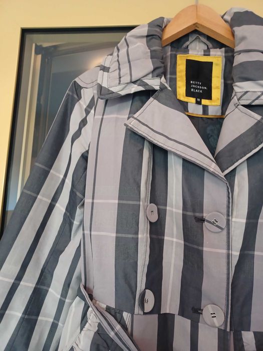 Płaszcz wczesnojesienny/wiosenny marki Betty Jackson rozmiar S/M.