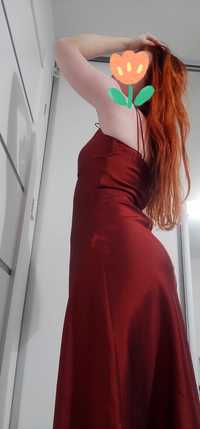 Czerwona suknia wieczorowa