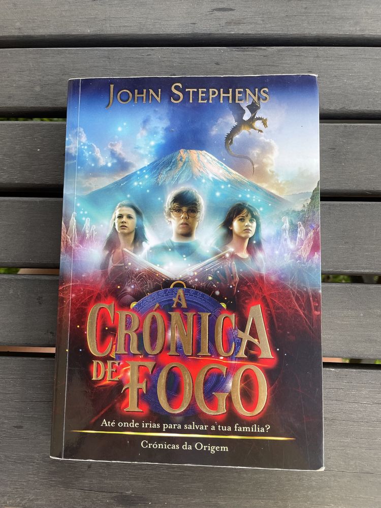 Livro “A crónica de fogo” de John Stephens