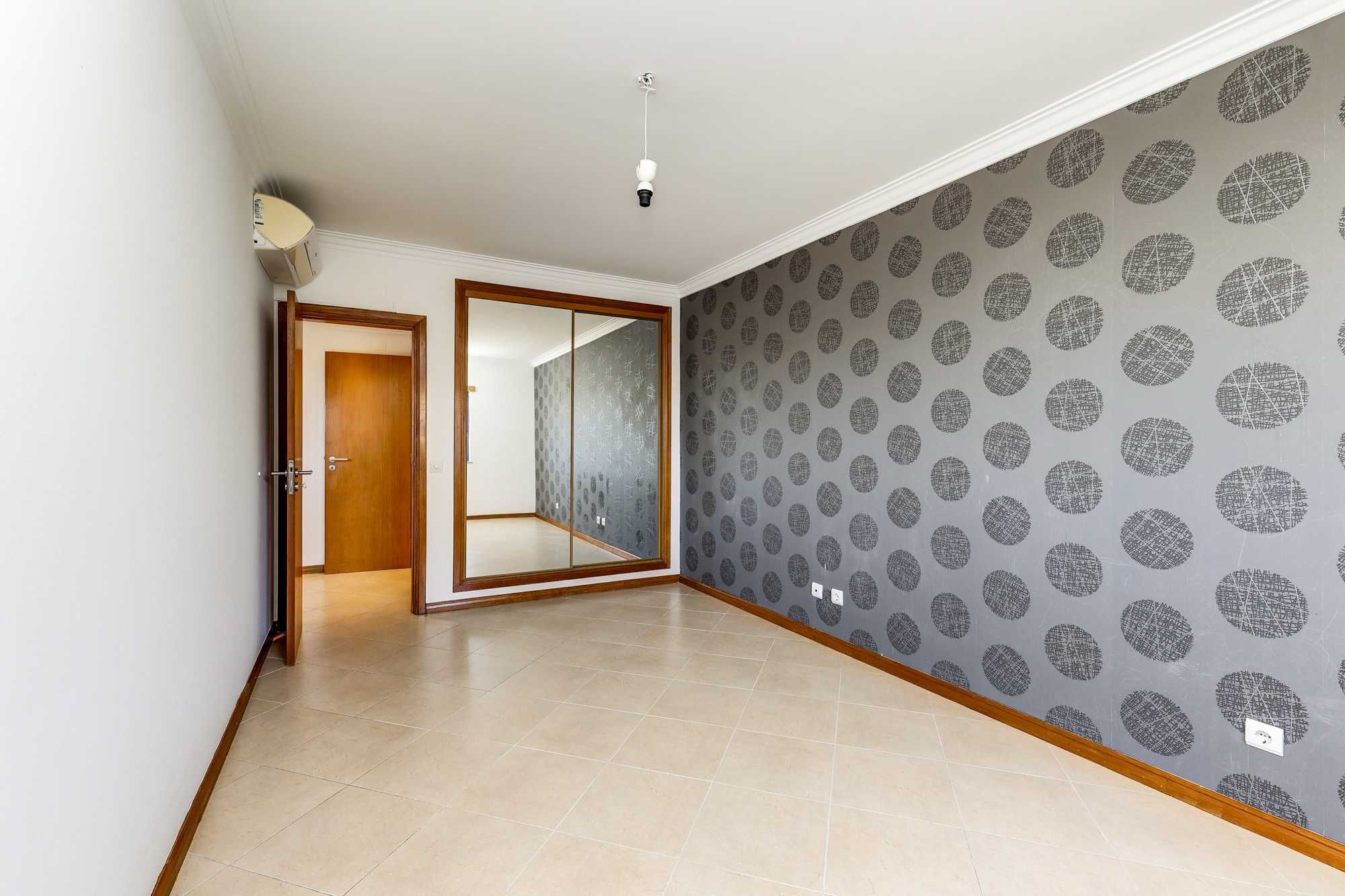 Apartamento Familiar T2 com Vista Mar na Charneca de Caparica