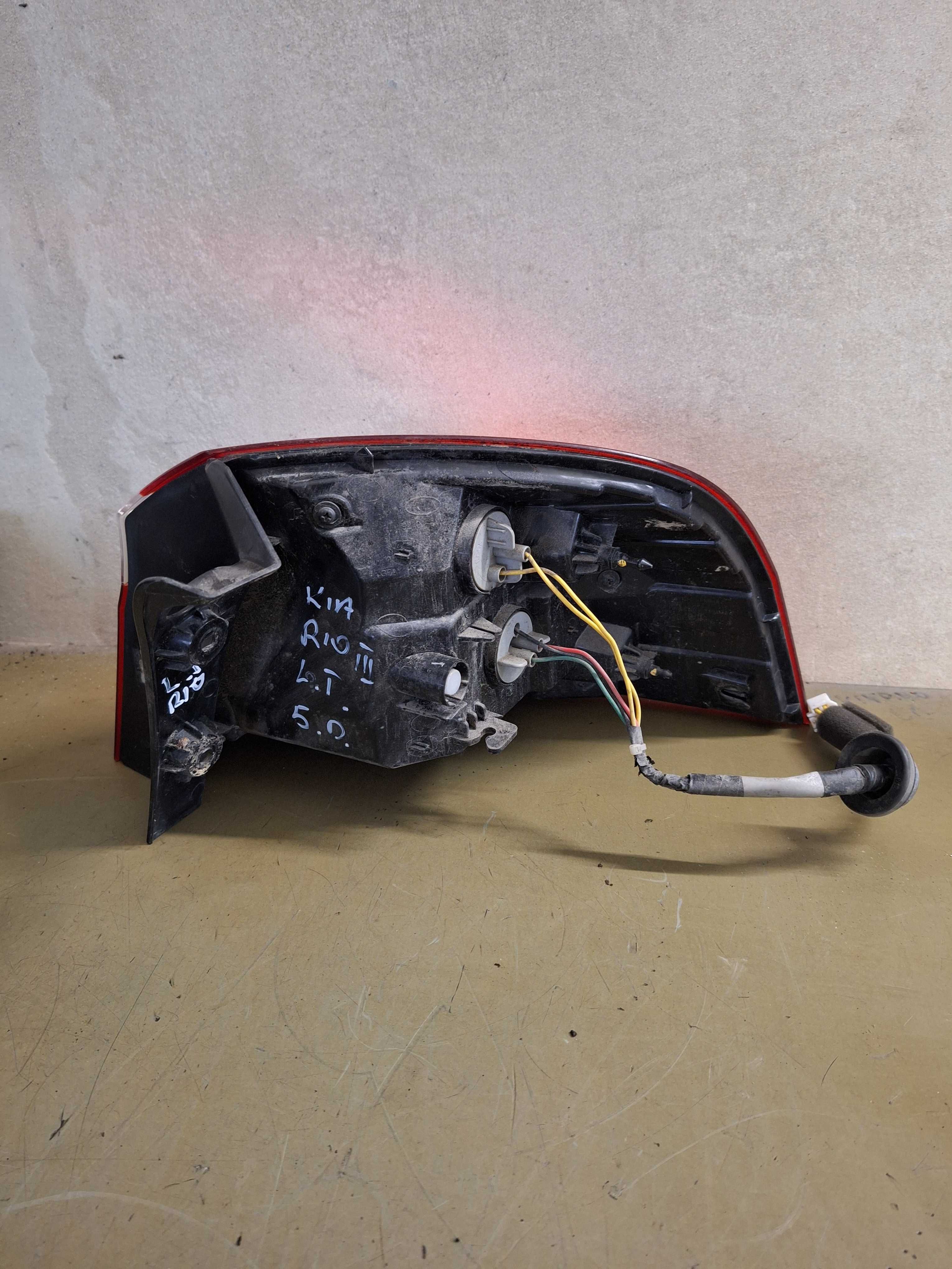 Lampa tylna lewa kia rio III 11-16r europa