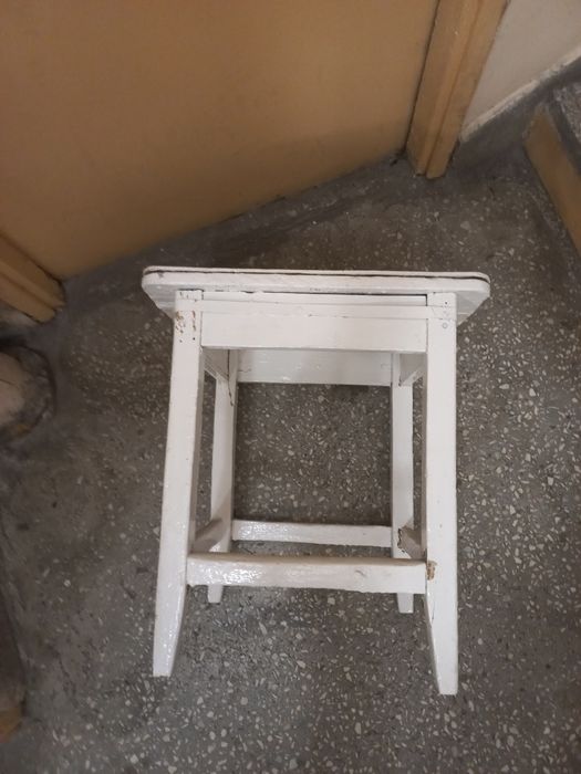 Taboret  stary drewniany