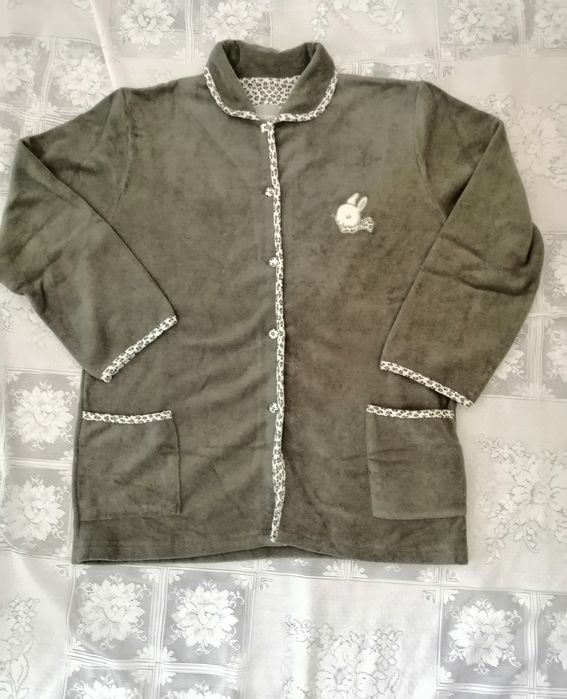 Camisas de noite e robes novos