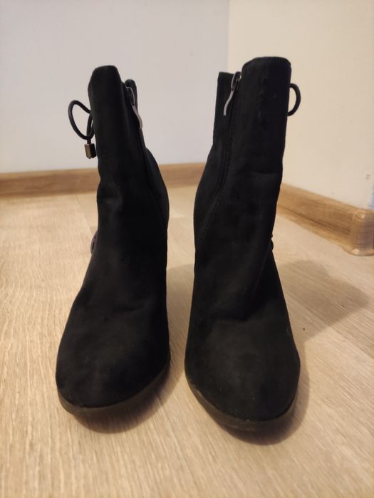 Damskie buty na obcasie