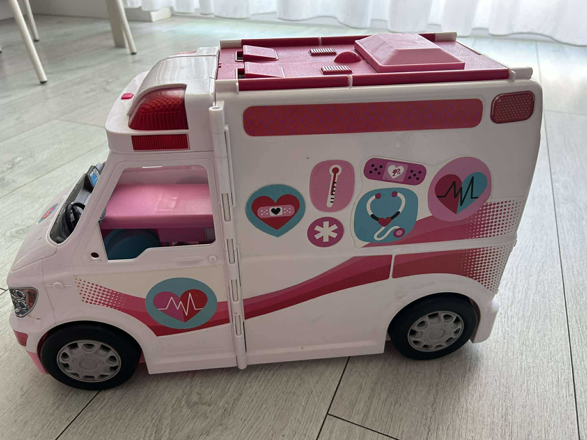 Barbie Karetka Ambulans z akcesoriami Mobilna klinika dźwięk