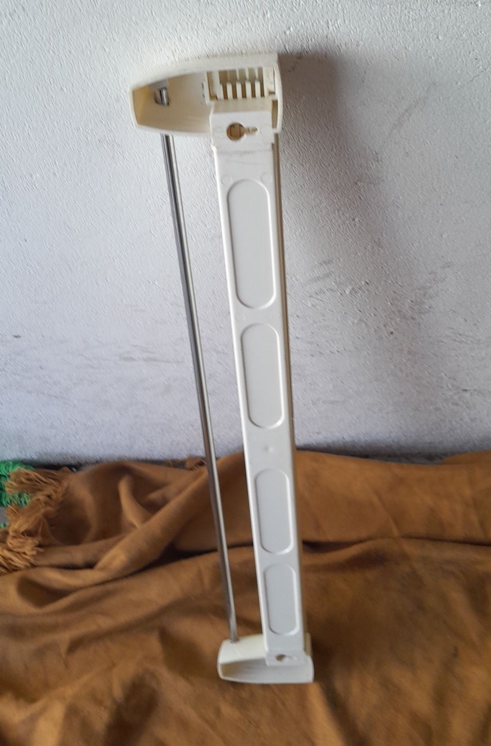 Estendal em branco com 5 barras