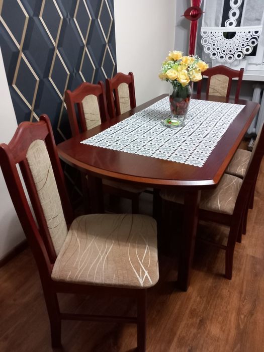 Sprzedam stół razem z 6 krzesłami