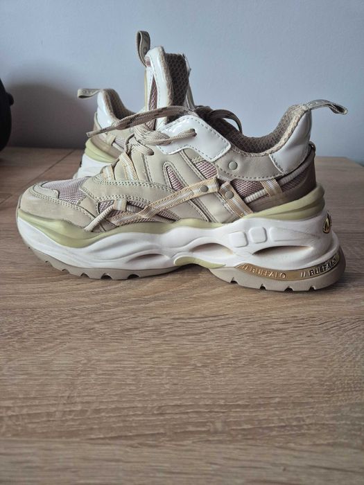 Buffalo triplet hollow