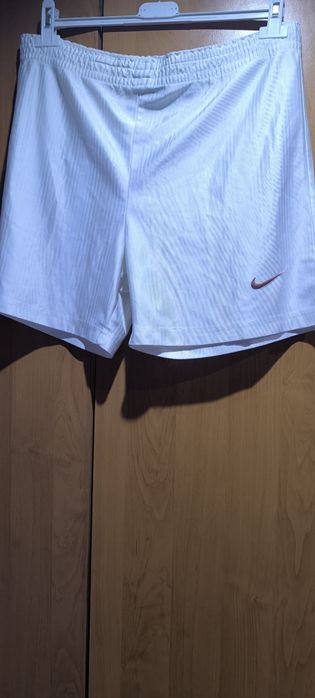Krótkie spodenki Nike białe z wadą szorty